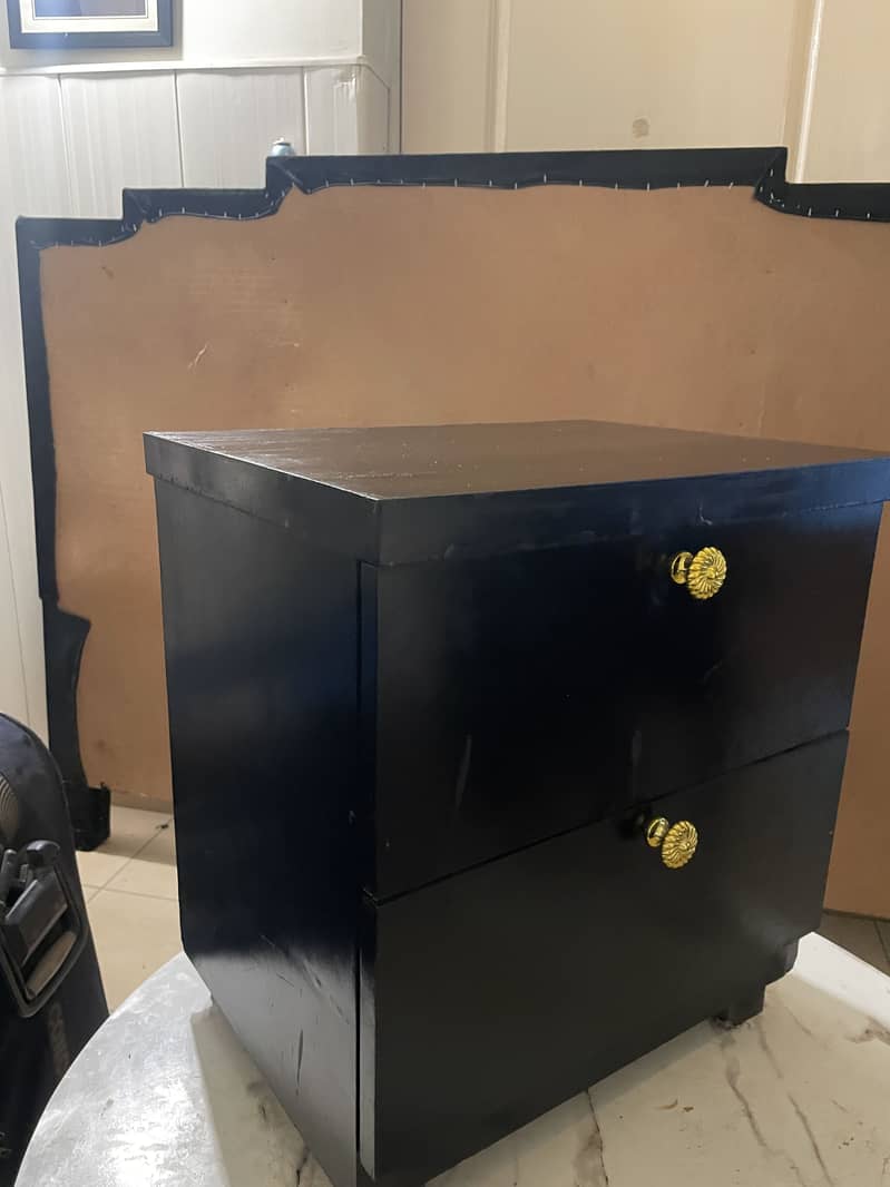 Bed + Dressing Table + Side Tables 3