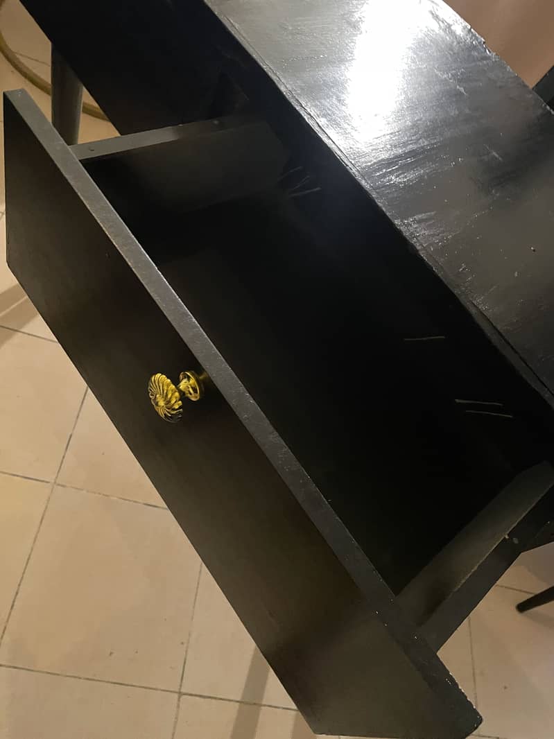 Bed + Dressing Table + Side Tables 4