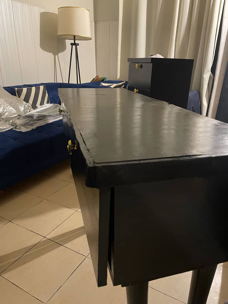 Bed + Dressing Table + Side Tables 5