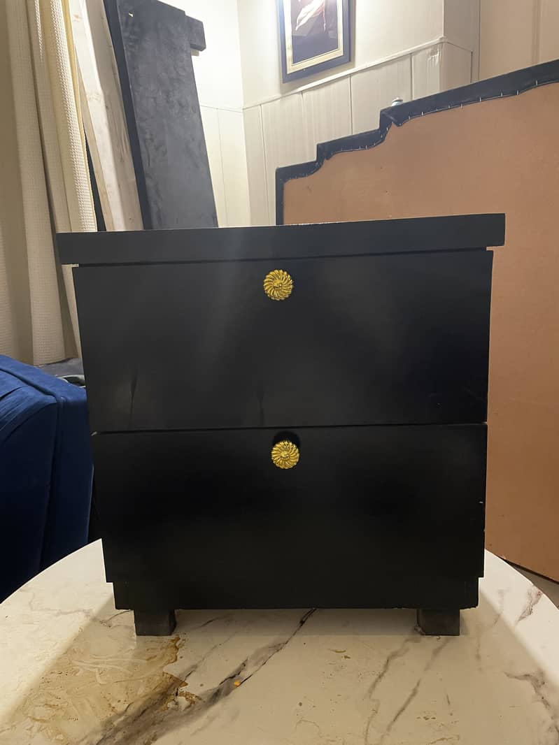 Bed + Dressing Table + Side Tables 14