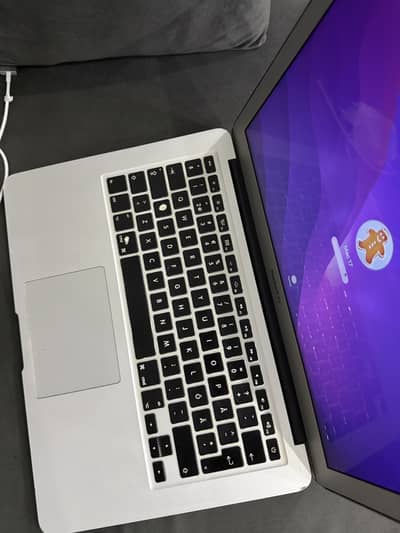 MacBook Air 13" (Early 2015) – Lightweight & Smooth