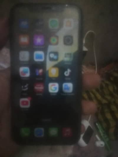 iphone xr back 11 ki lagai hy  03295811096