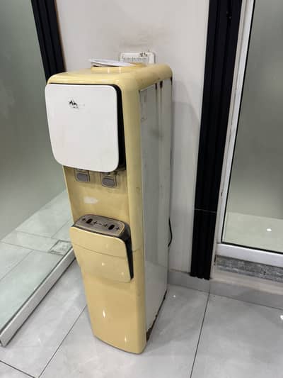 Midas Water Dispenser in Perfect Condition