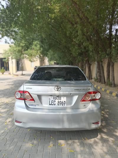 Automatic Toyota Corolla Altis 1.6 Crusetonic 2011 Model