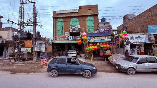 Prime Location Building Spread Over 9 Marla In Warsak Road Available