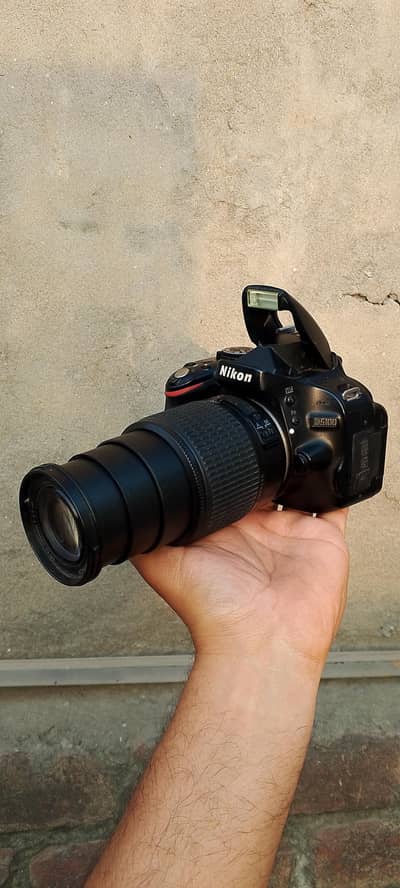 Dslr D5100 Nikon Camra.    Lanz 55.200mm VR Atuo Nikon