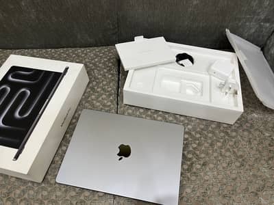 Macbook pro M3 - Mint Condition- Just like New