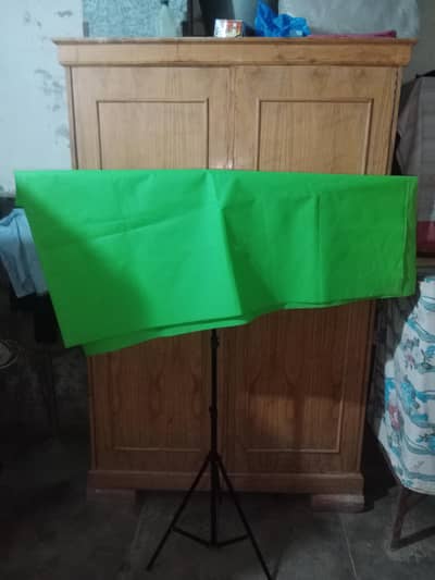 green screen with stand
