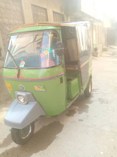 Old Auto rickshaw good condition
