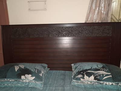 king size bed with side table