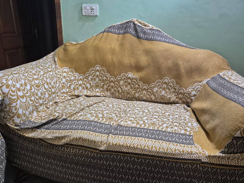 Luxury 3+1+2 Sofa Set | Royal Design | 10/10 Condition | Premium 7