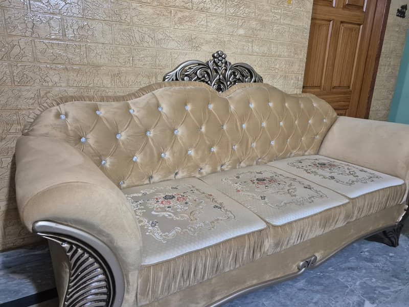 Luxury 3+1+2 Sofa Set | Royal Design | 10/10 Condition | Premium 4