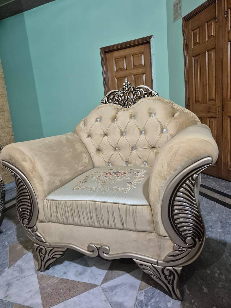 Luxury 3+1+2 Sofa Set | Royal Design | 10/10 Condition | Premium 9