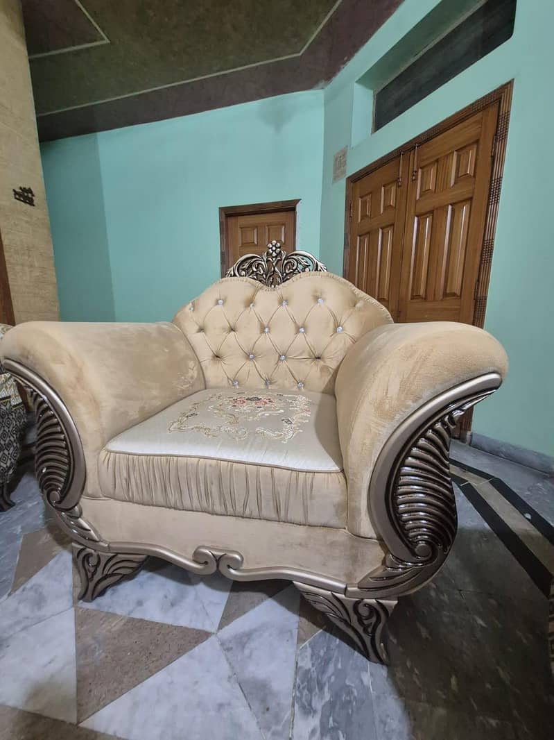 Luxury 3+1+2 Sofa Set | Royal Design | 10/10 Condition | Premium 2