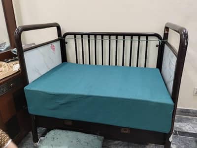 baby cot