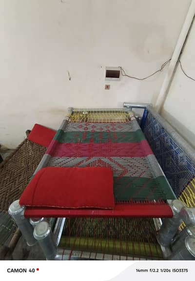 single bed say size bara hai couple bed