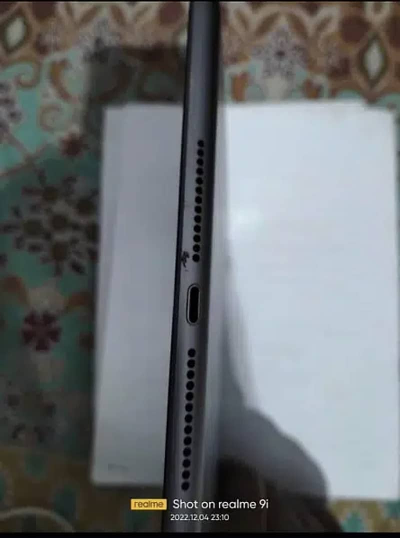 iPad 5th generation 2017, 32GB 6