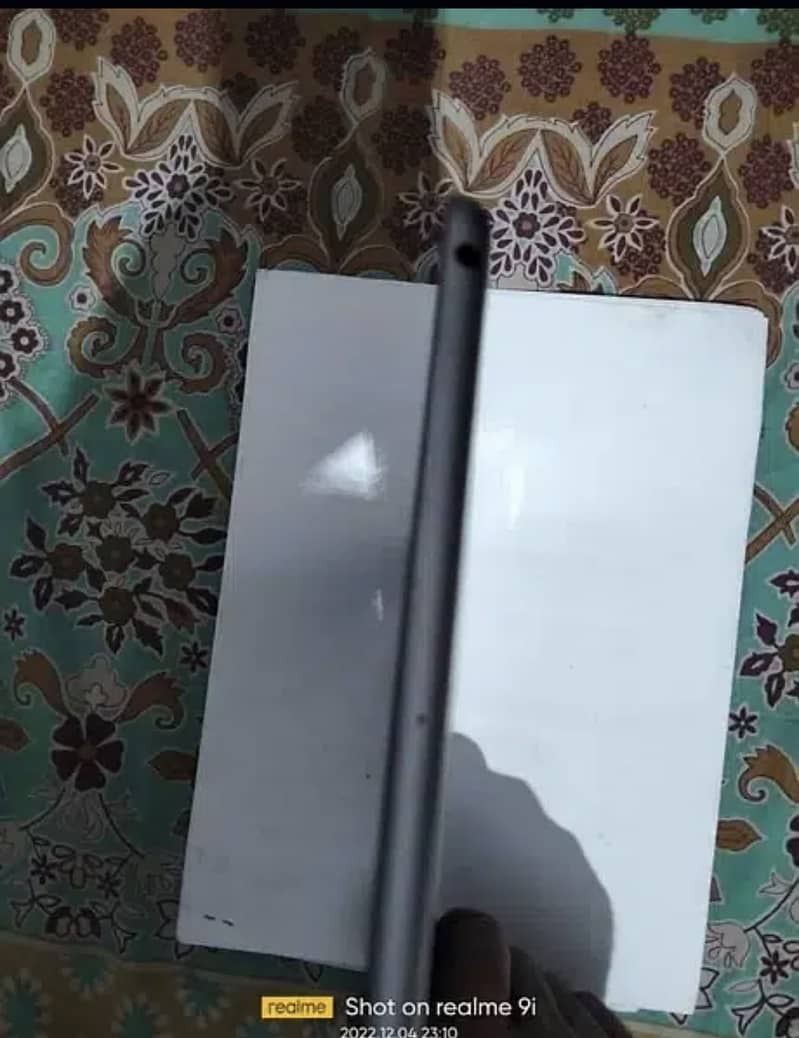 iPad 5th generation 2017, 32GB 7