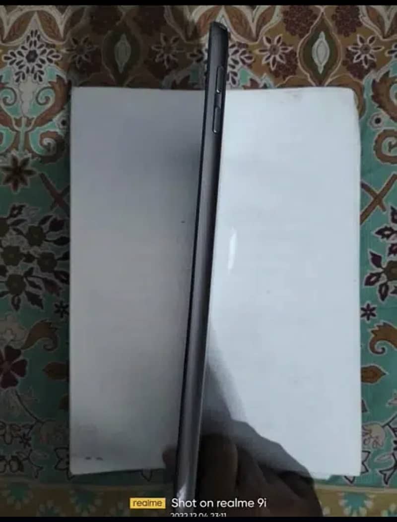 iPad 5th generation 2017, 32GB 8
