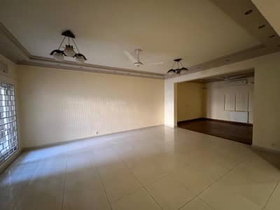 4 Bed+Maid For Rent In Karakoram F11 Islamabad