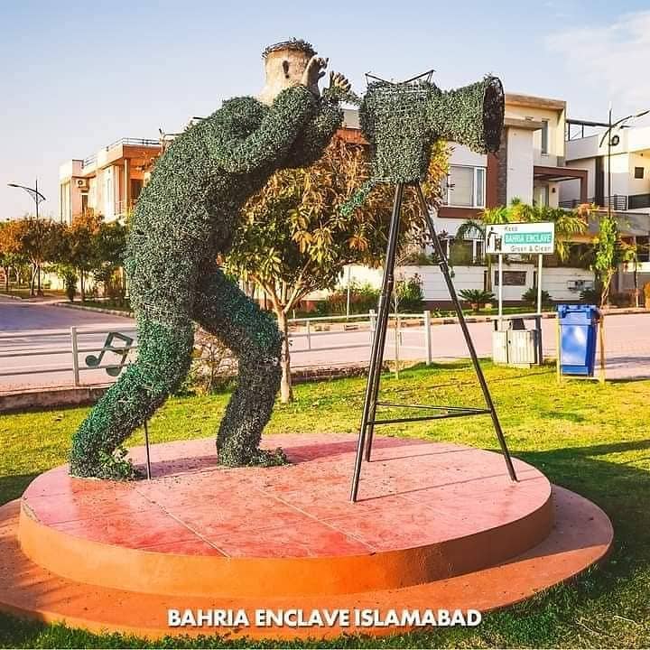 10 Marla Boulevard Semi Develop. Plot Front Open 1