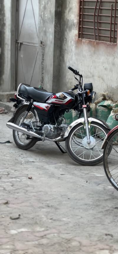 Honda CD 70 2025