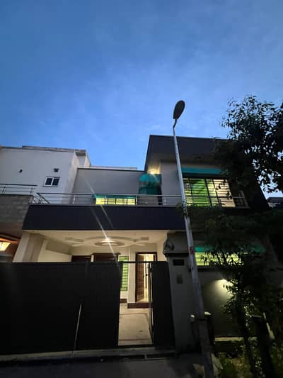 7 marla house double unit Available for rent Abubakr block near park face