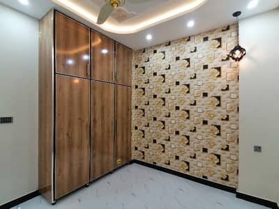 7 Marla Spacious Upper Portion Is Available In Gulshan-e-Ravi - Block E For rent