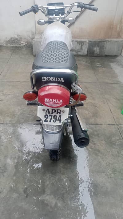 HONDA CG 125  2022.2023 MODEL 2022 KE 12 maheene me nikla he
