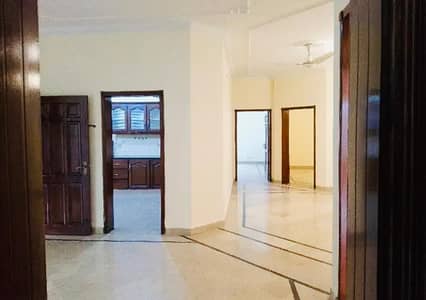 F-11 Wide Street 666%Gaz Upper Portion Very Reasonable Rent