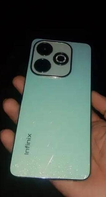 8+8RAM /128GB Memoryl new condition Hai . puri Pani hai mobile pa