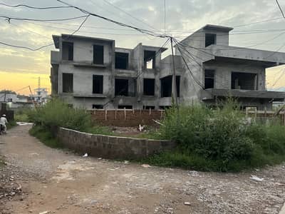 Corner 9.25 Marla Plot For Sale On Abbasi Road 300m From Bazaar, Prime Location