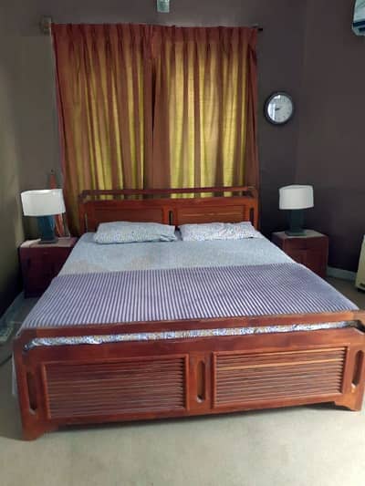 American Style Bed w Sidetables