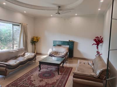 1 kanal upper portion with drawing room available for rent in Phase 2 T block near Hally tower, imtiaz mall DHA Lahore