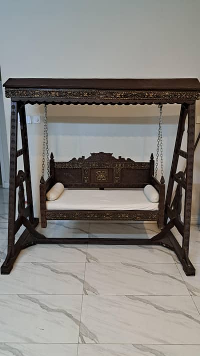 wooden swing / jhola