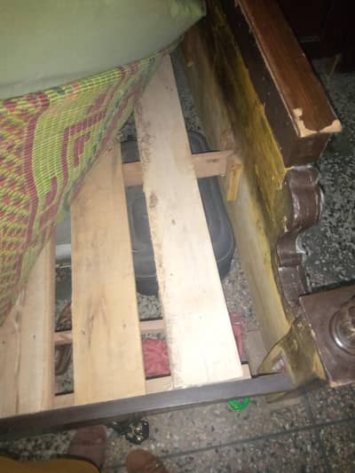 bed or ak almari ha dabal ha