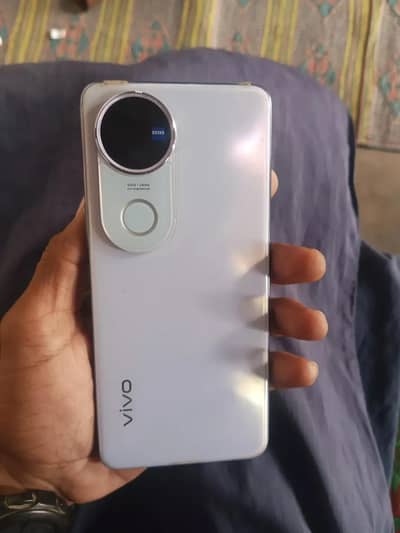 vivo v50 5g 12.512