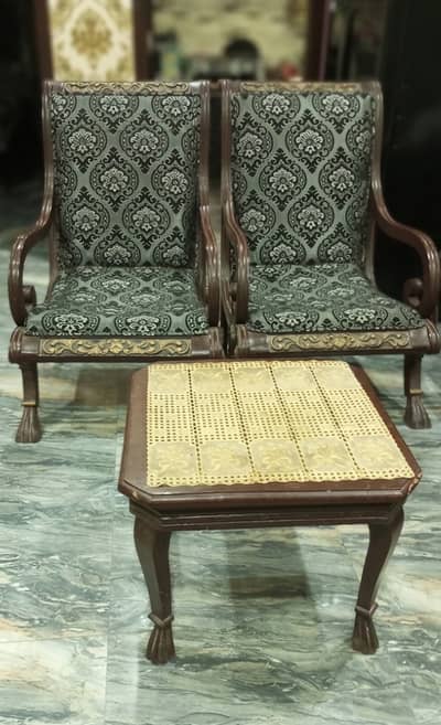Vintage style chair set with table