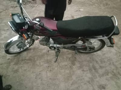 urgent sale krni hai 2025 hai sticker 2026 ka hai