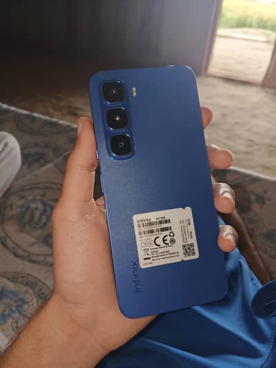 infinix hot 60i 6/128  in warranty