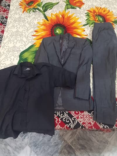 2 PEICE FOR MEN (MEDIUM SIZE? WITh half sleaves dress SHIRT