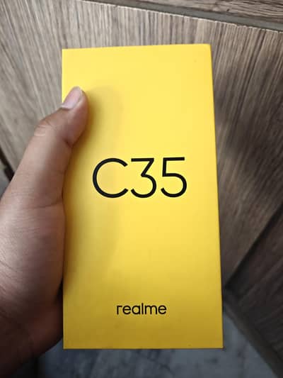 Realme C35