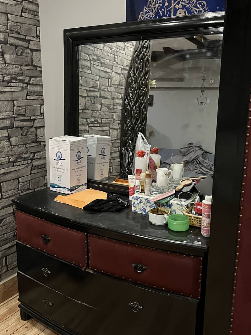 Wardrobe - Side table (2) - dressing table + mirror 1