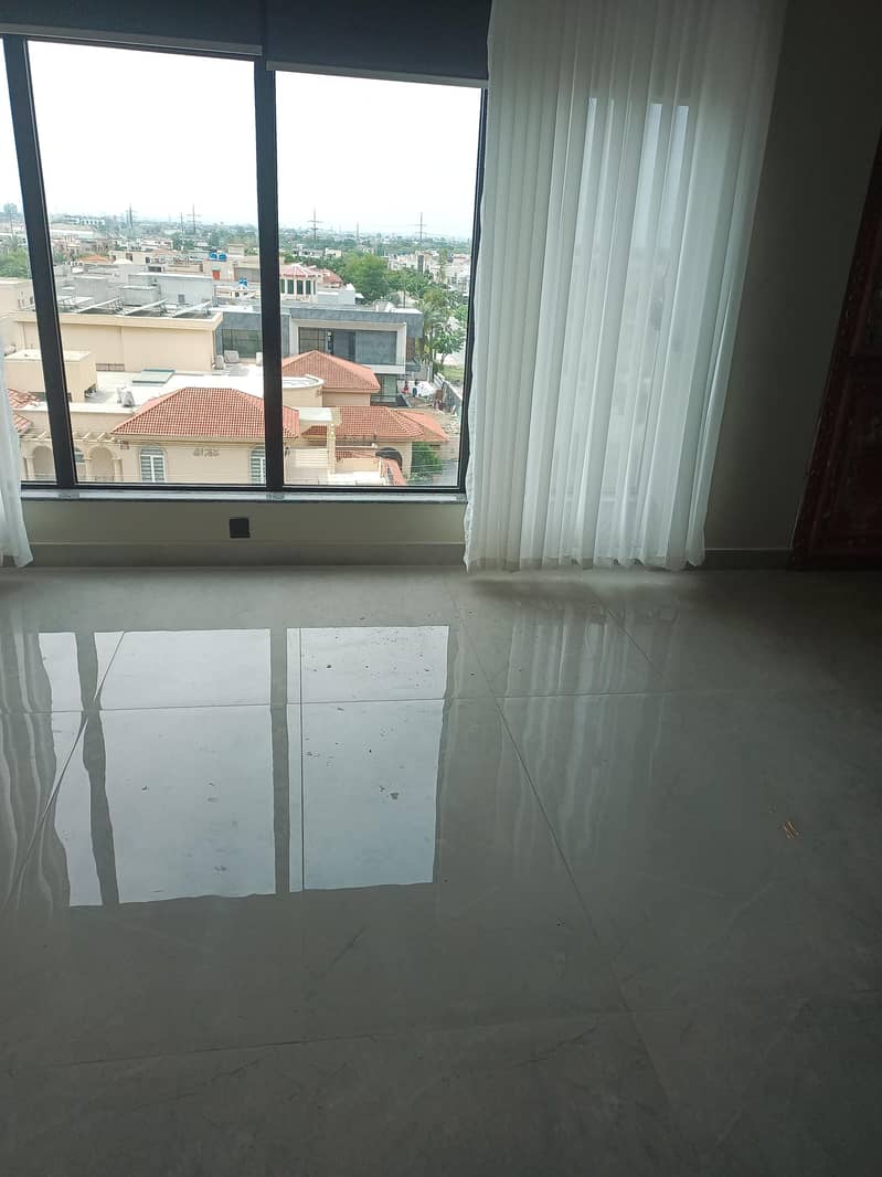 پارلر میں صبح ایک گھنٹہ صفائی کے لیے لڑکی کی ضرورت ہے 0