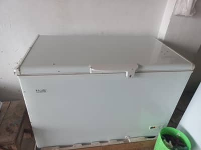 2 freezers ha ek full size double kahny wala dusra  single khany wala