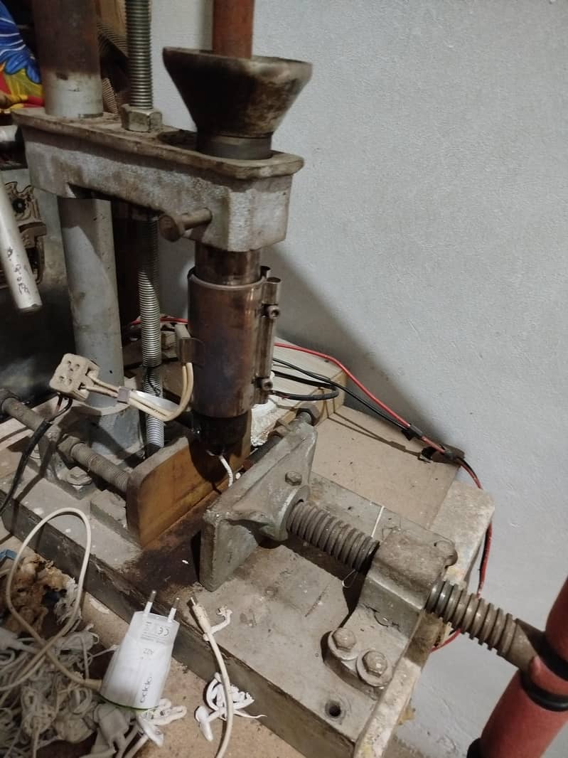 mobile data cable hand molding 2