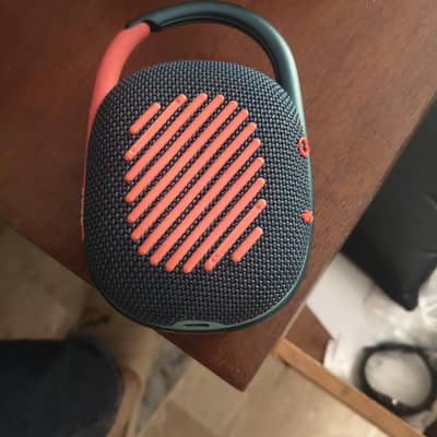 JBL clip 4