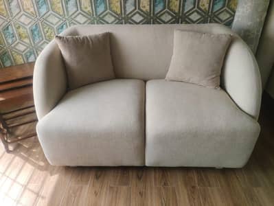 2 seters sofa in modern style