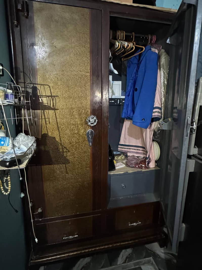 لوھے کی الماری 2