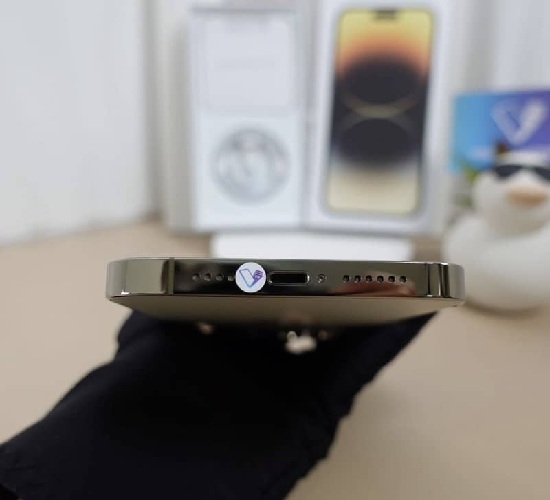 Available Iphone zero condition 2